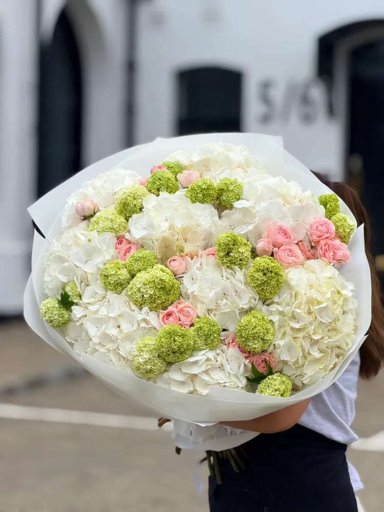 Apple blossom lane (hydrangea, viburnum & spray roses)
