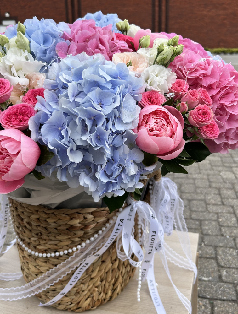 Portobello bloom (hydrangea, peony roses, spray roses & lisianthus)