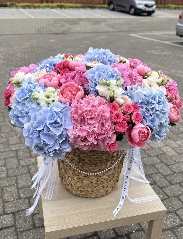 Portobello bloom (hydrangea, peony roses, spray roses & lisianthus)