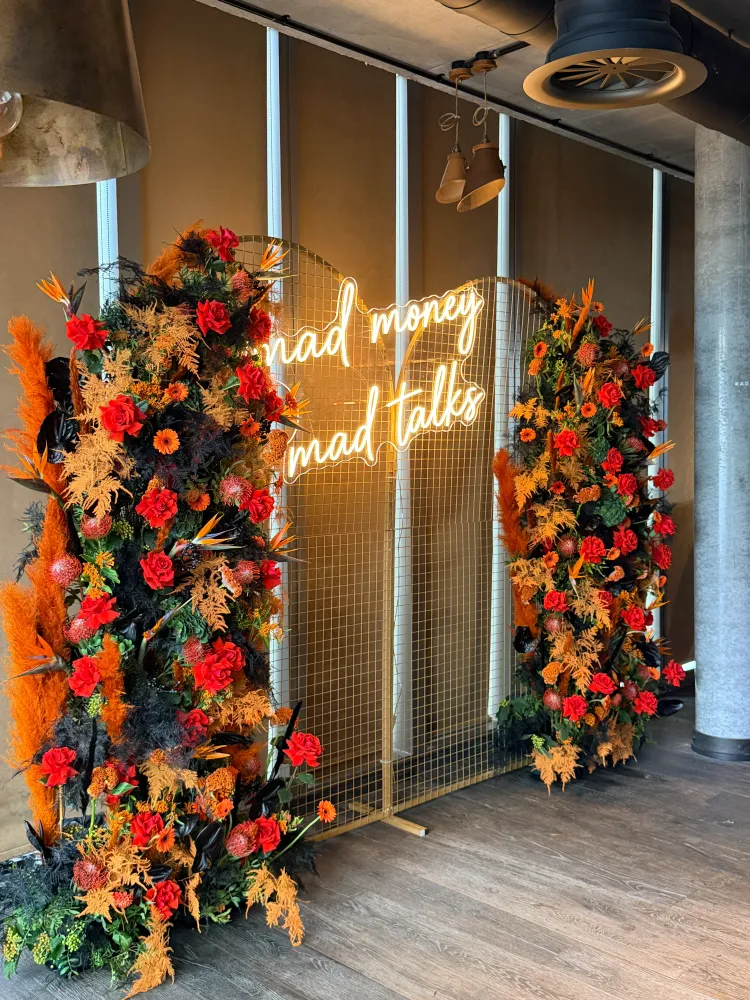 "Sunset Boulevard" (the metal grid arch and neon lettering are not part of the order)