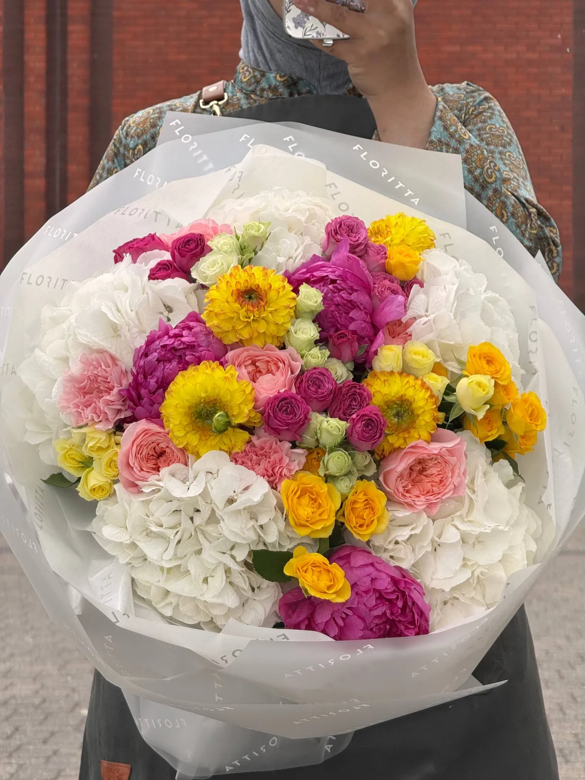 Vivid summer bouquet (peonies, garden roses, hydrangeas, strawflowers)