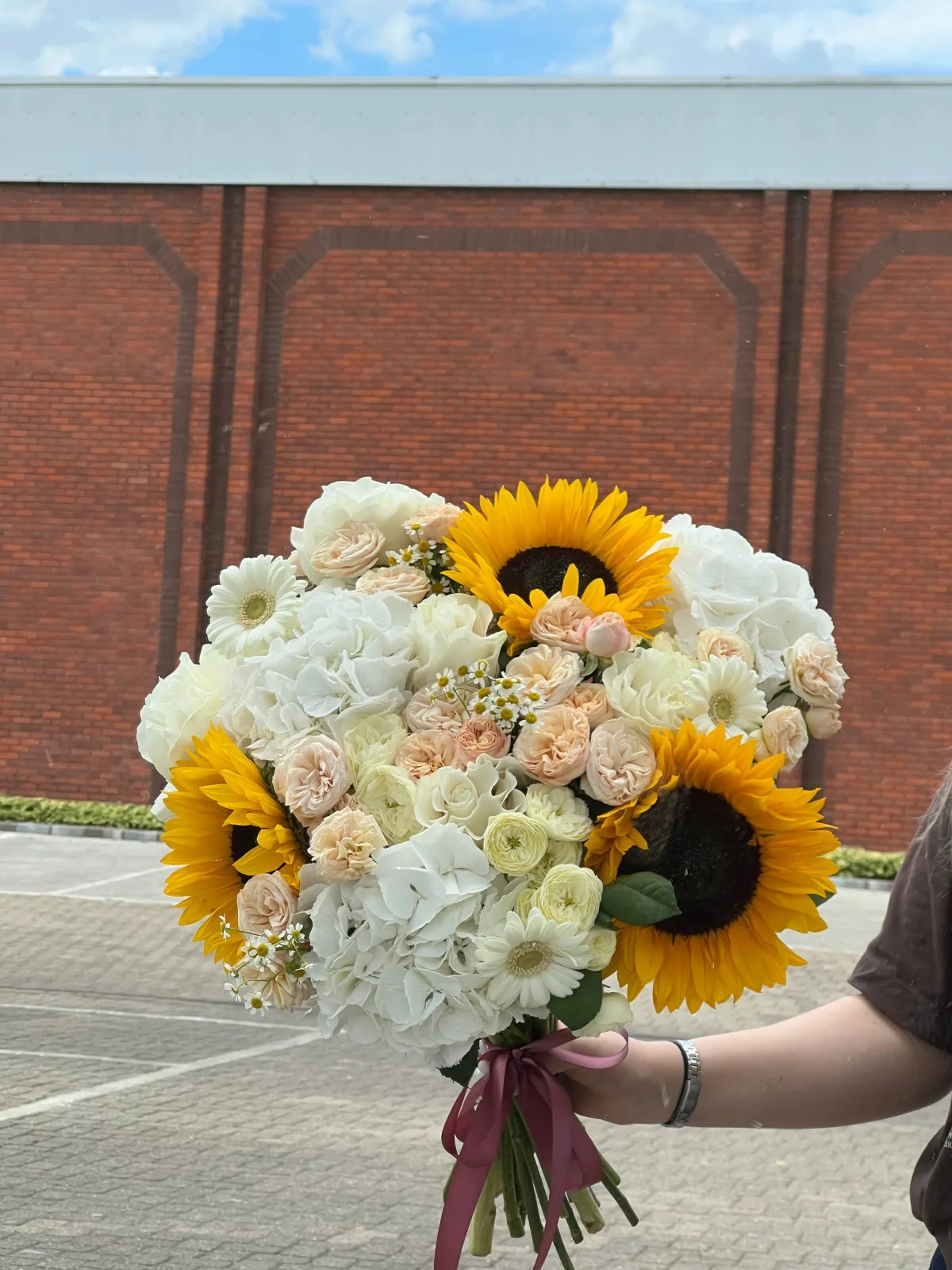 Sunflower & white hydrangea bouquet (sunflowers, hydrangeas, garden roses)