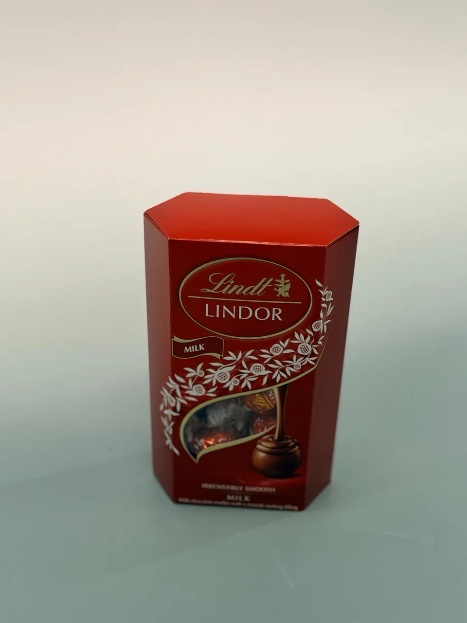 Lindt Lindor milk chocolate truffles 200g box (can only be ordered together with a bouquet)