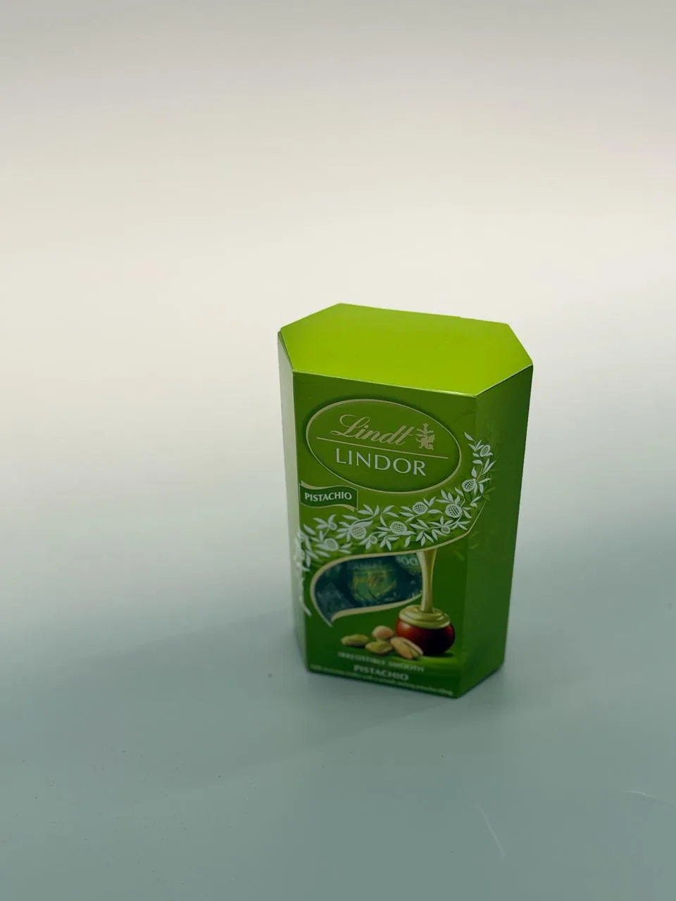 Lindt Lindor pistachio chocolate truffles (200g) (can only be ordered together with a bouquet)