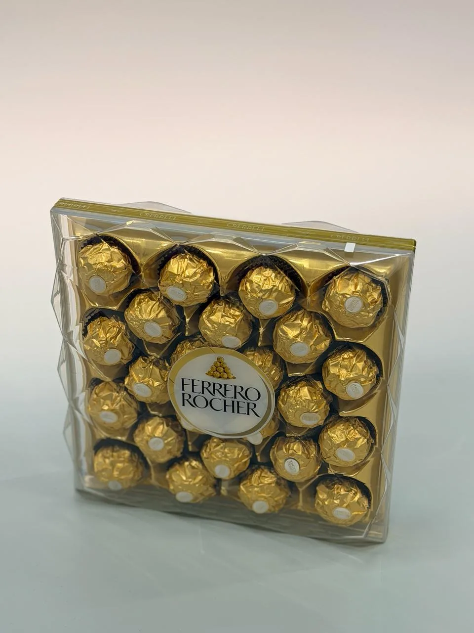 Ferrero Rocher 24-piece gold gift box (can only be ordered together with a bouquet)