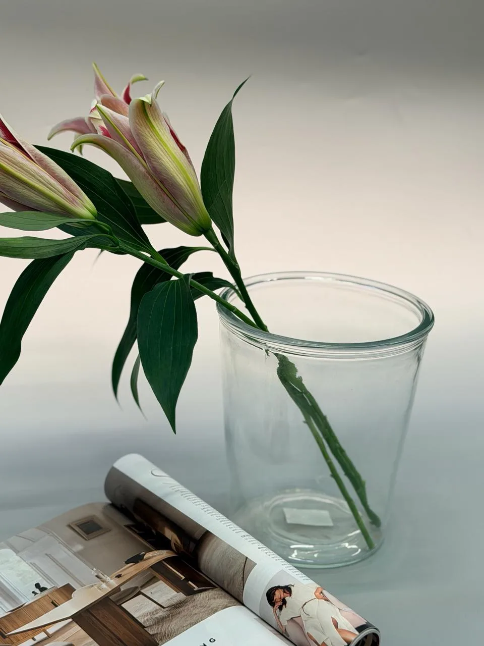 Clear glass tapered vase 21cm (16cm rim)