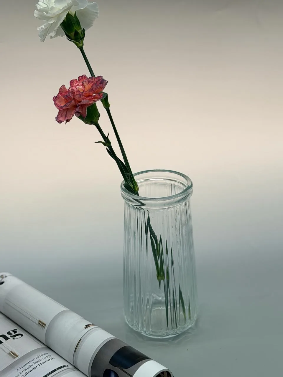 Ribbed clear glass vase 19cm