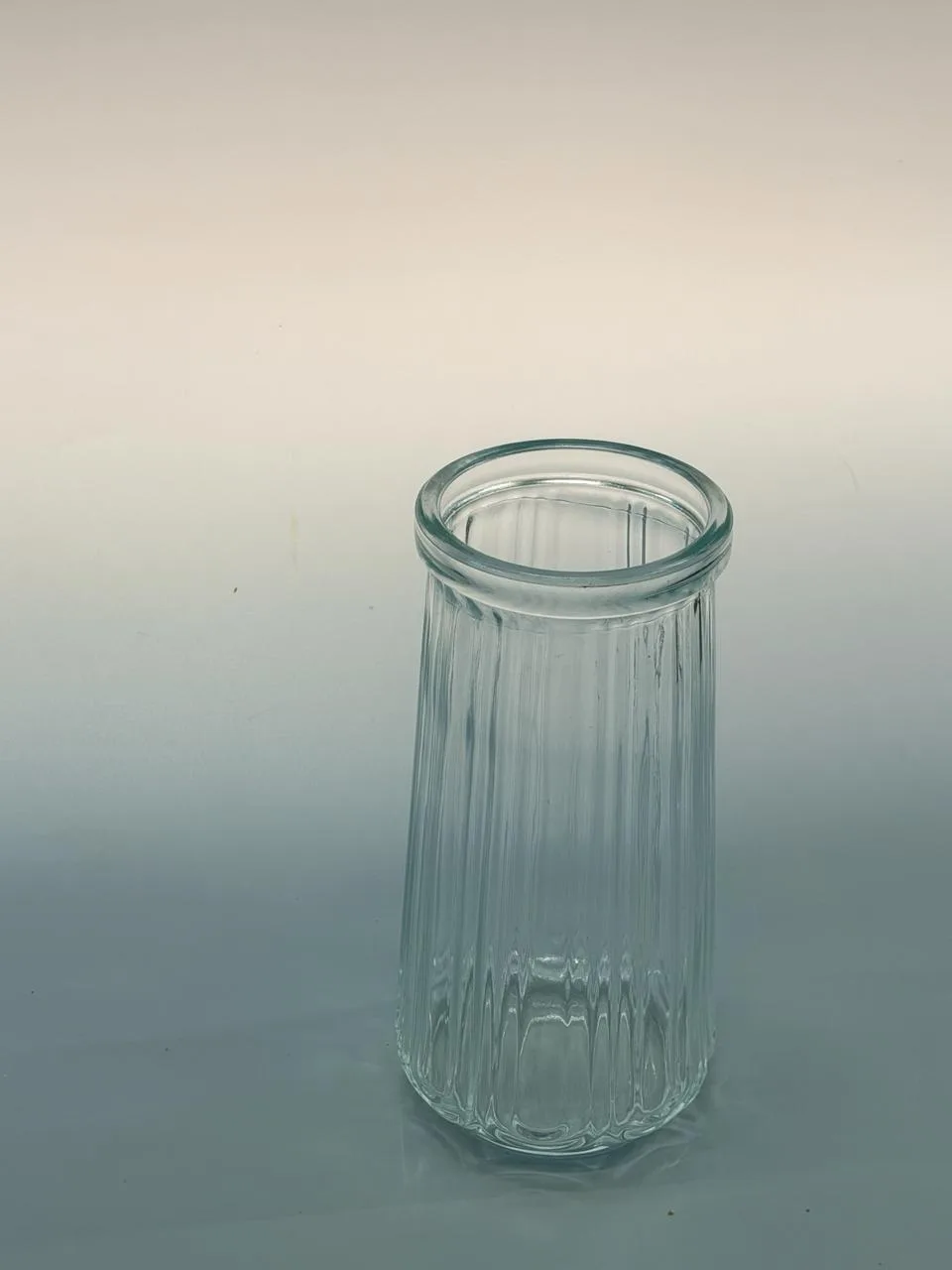 Ribbed clear glass vase 19cm
