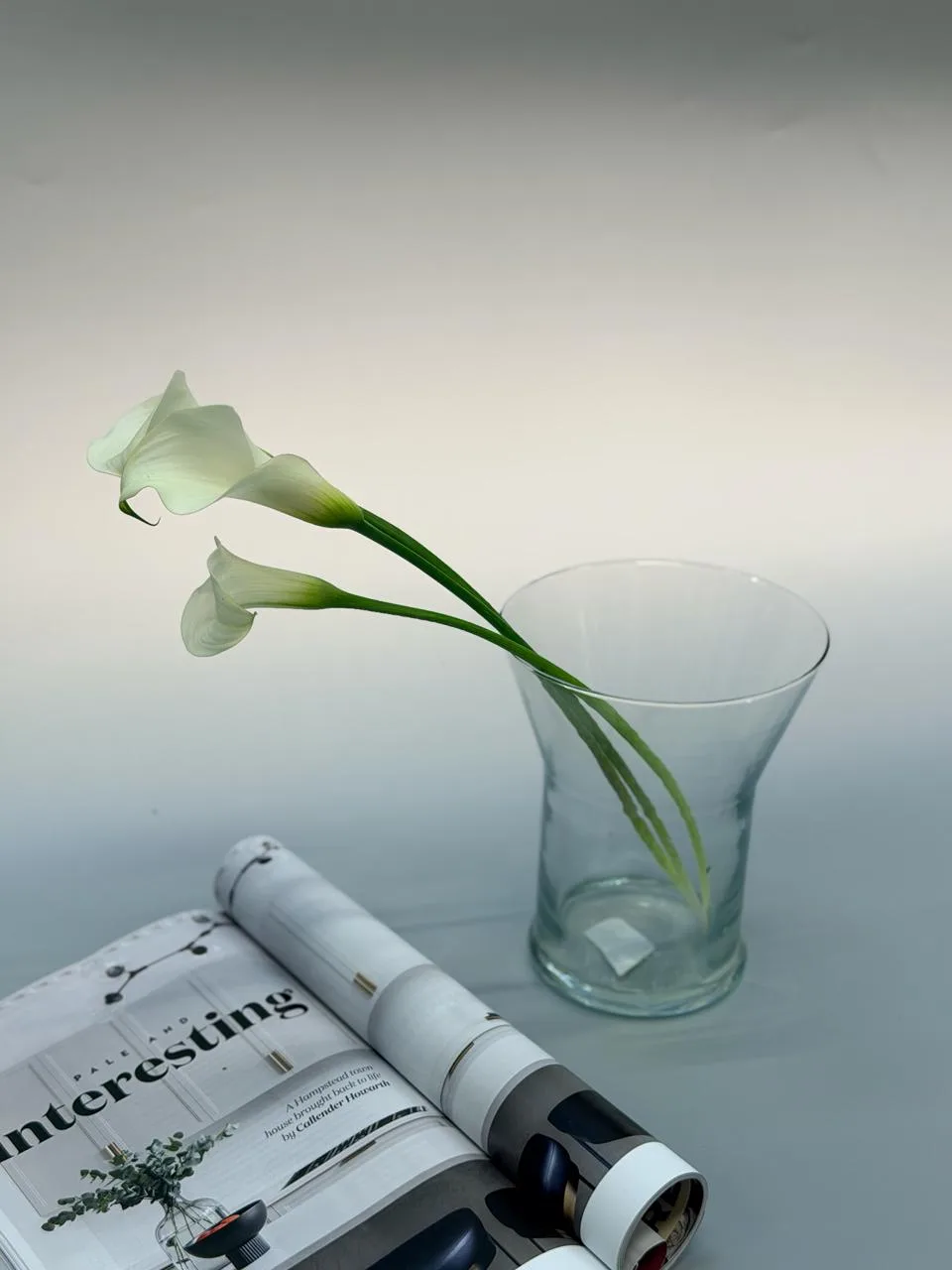 Flared clear glass vase 17.5cm