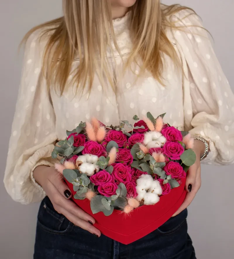 Full magenta roses, cotton and pampas grass in red velvet heart box — Floritta