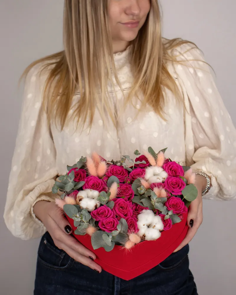 Full magenta roses, cotton and pampas grass in red velvet heart box — Floritta