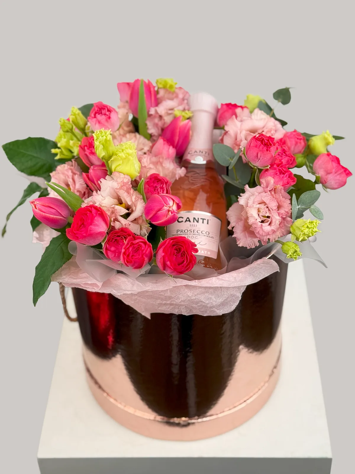Rosé toast hat box (roses, tulips, prosecco & Raffaello)