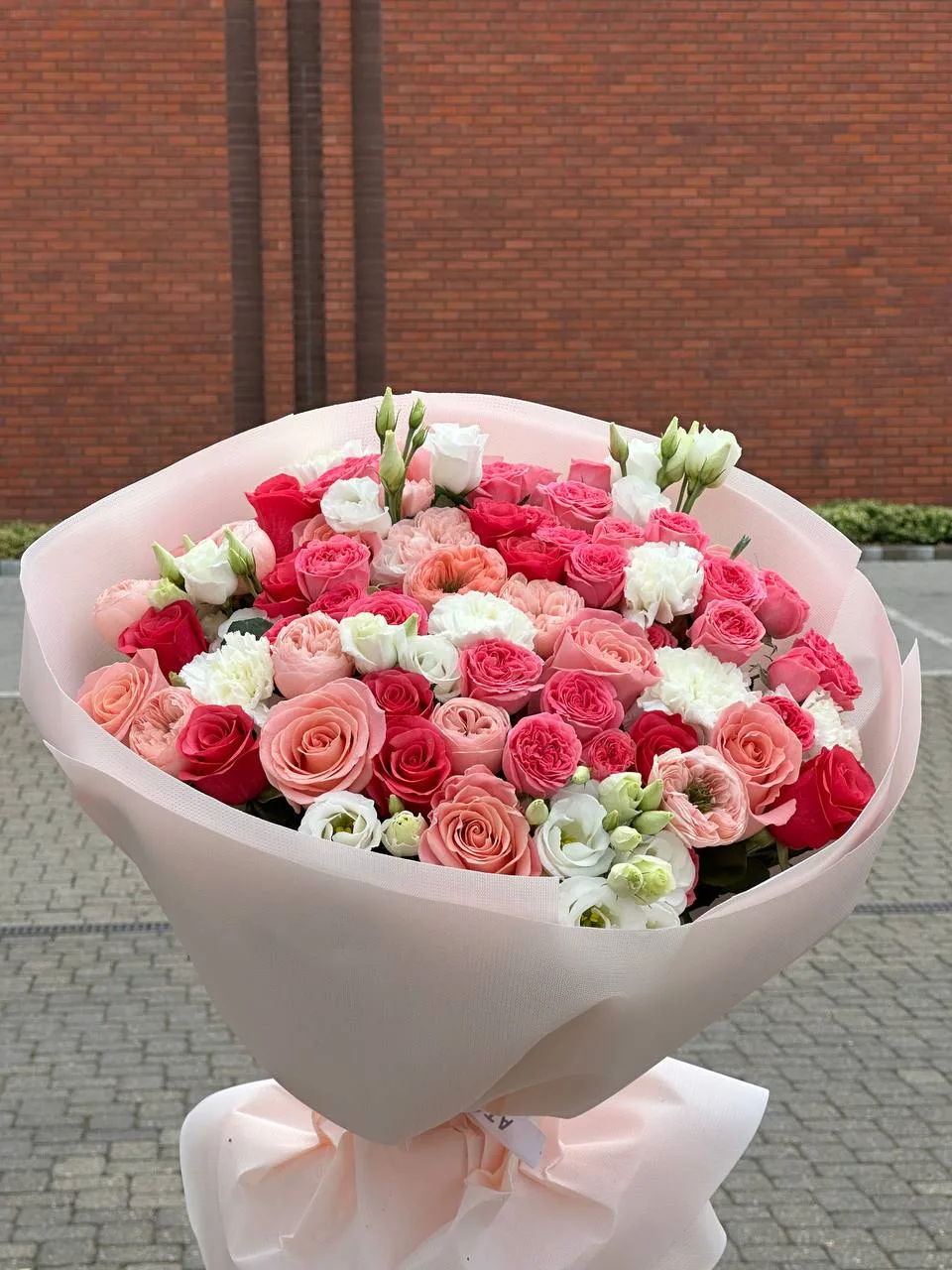 Rose garden blush bouquet (roses, peony roses, carnations, lisianthus)