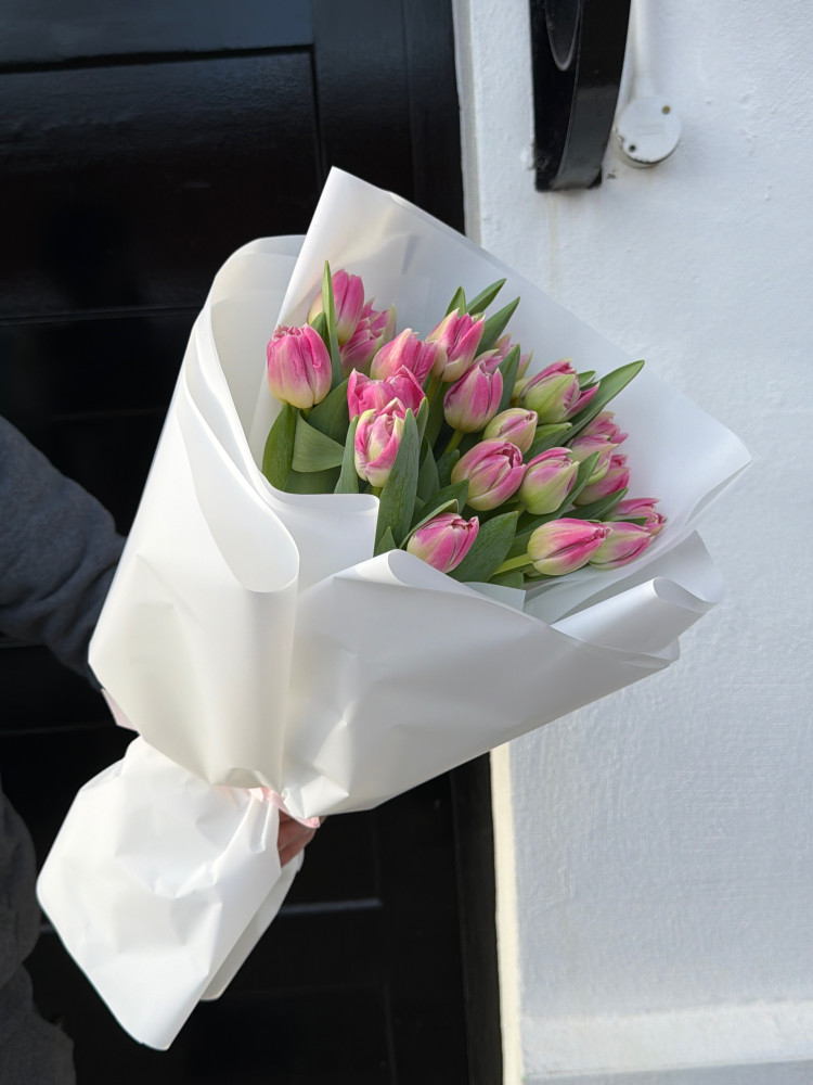 Pink and white tulip bouquet with eucalyptus in paper wrap — Floritta