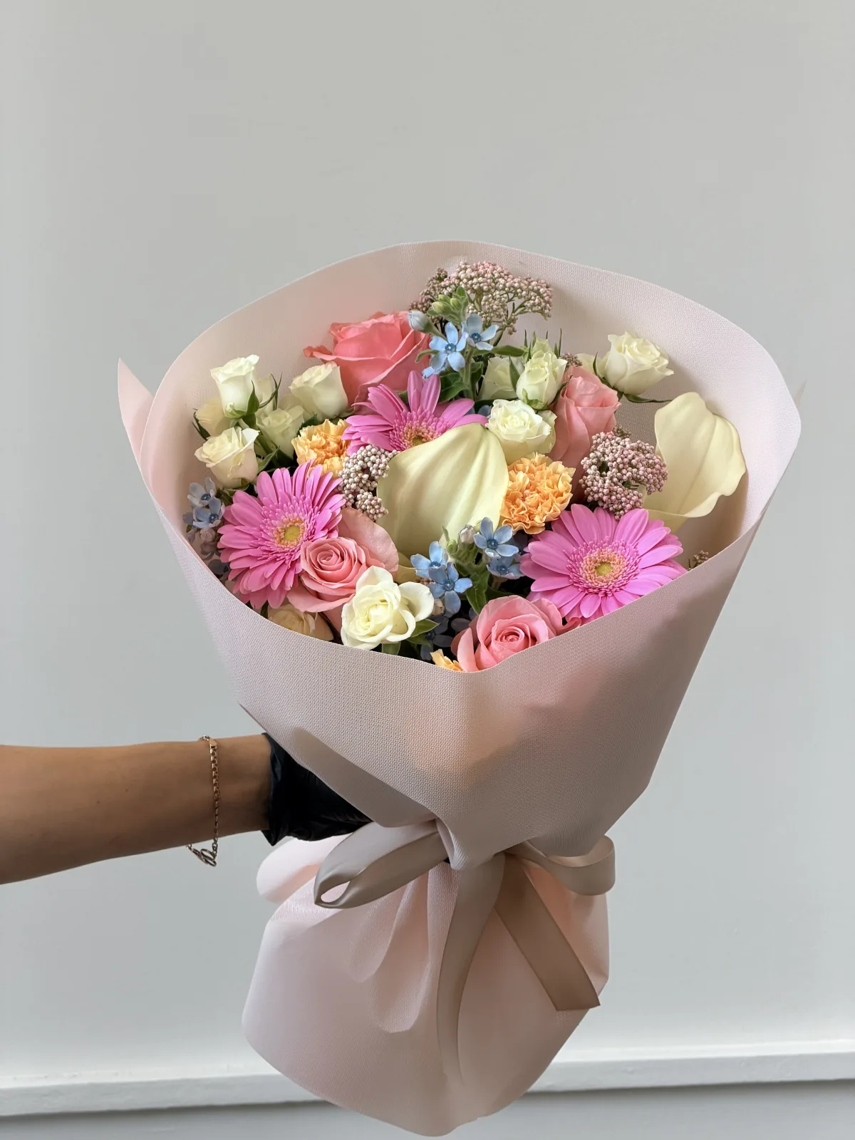 Meringue pastel bouquet (gerberas, roses, callas)