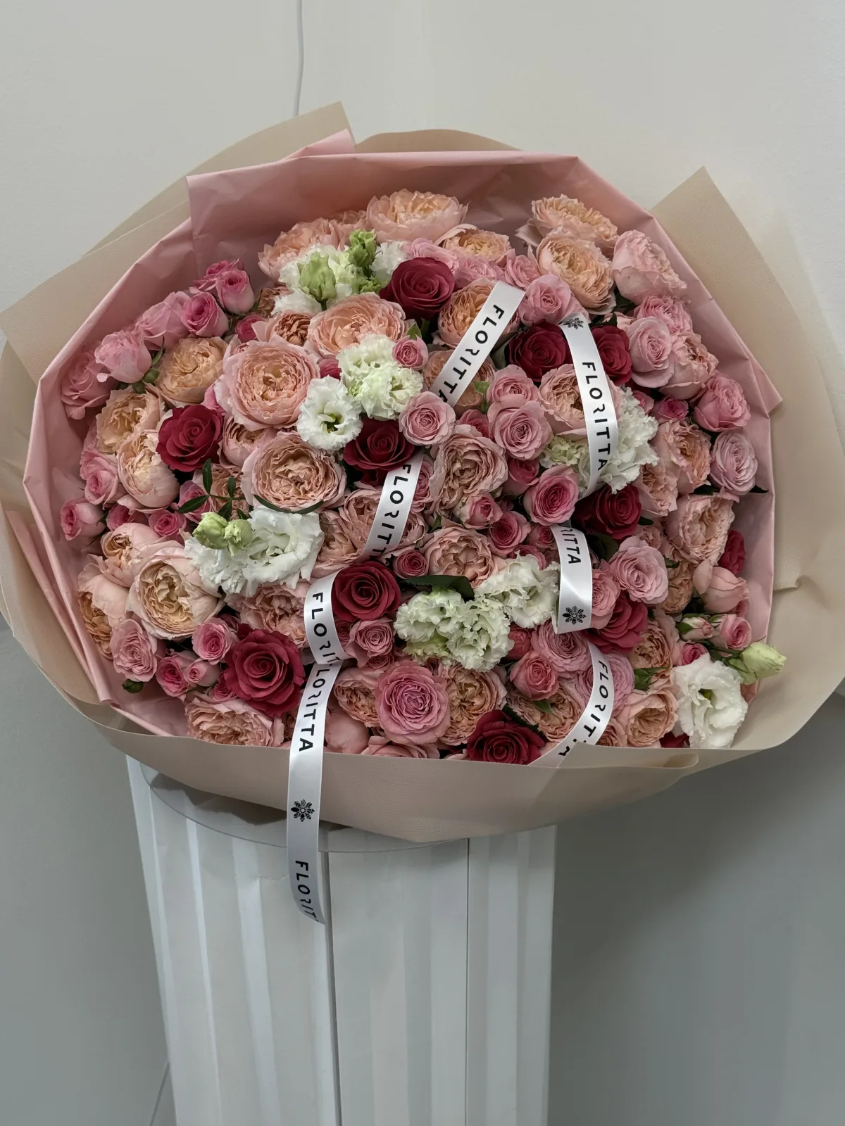 Rose atelier grand bouquet (garden roses, spray roses, lisianthus)