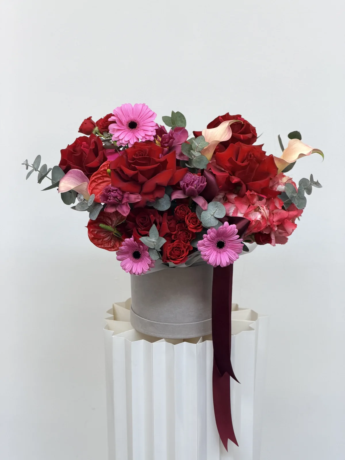 Velvet crush hat box (red roses, gerberas & callas)
