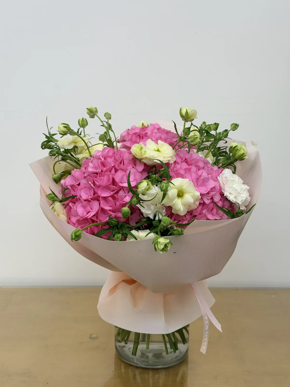 Rosy morning bouquet (hydrangeas, lisianthus & carnations)
