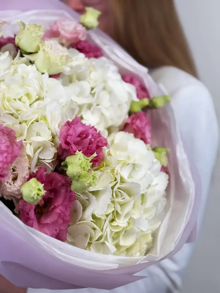 Blossom grace (hydrangeas & eustoma)