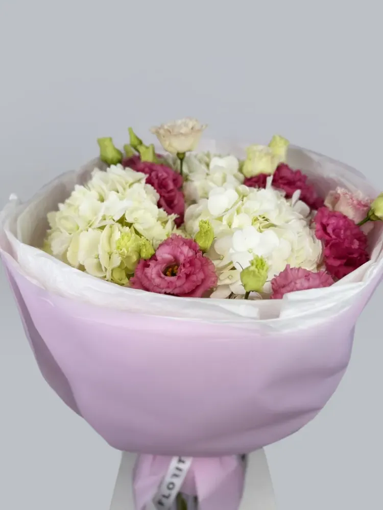 Cream hydrangea, magenta carnation and rose wrapped bouquet — Floritta