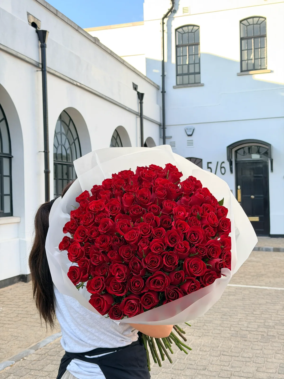 Luxurious bouquet of 100 red roses