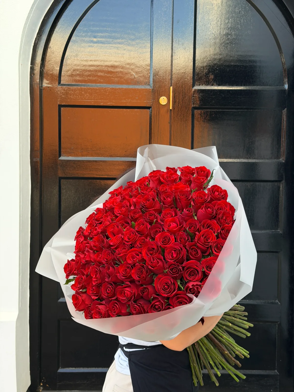 Luxurious bouquet of 100 red roses