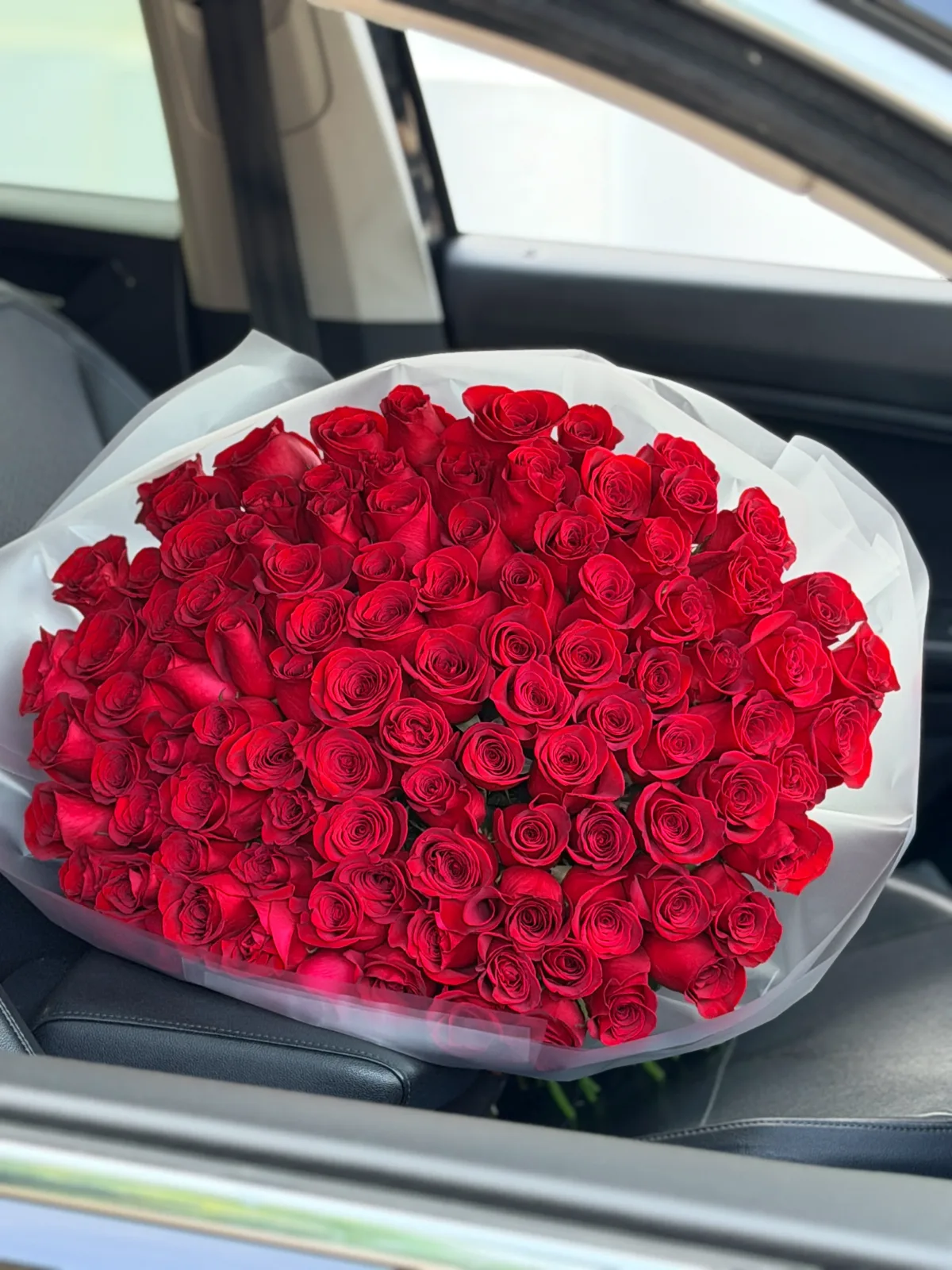 Luxurious bouquet of 100 red roses