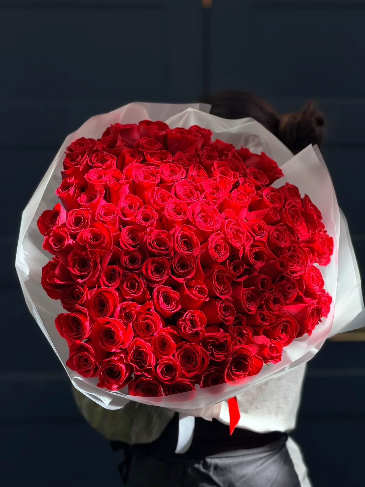 Luxurious bouquet of 100 red roses