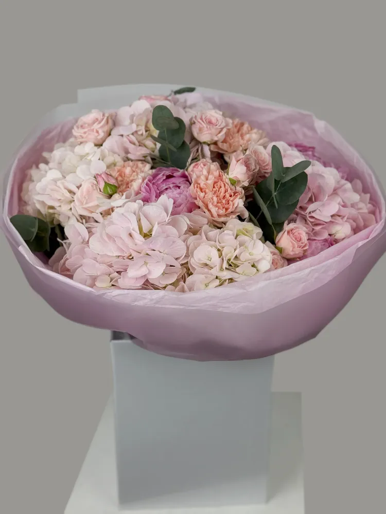 Blush pink hydrangea & rose bouquet