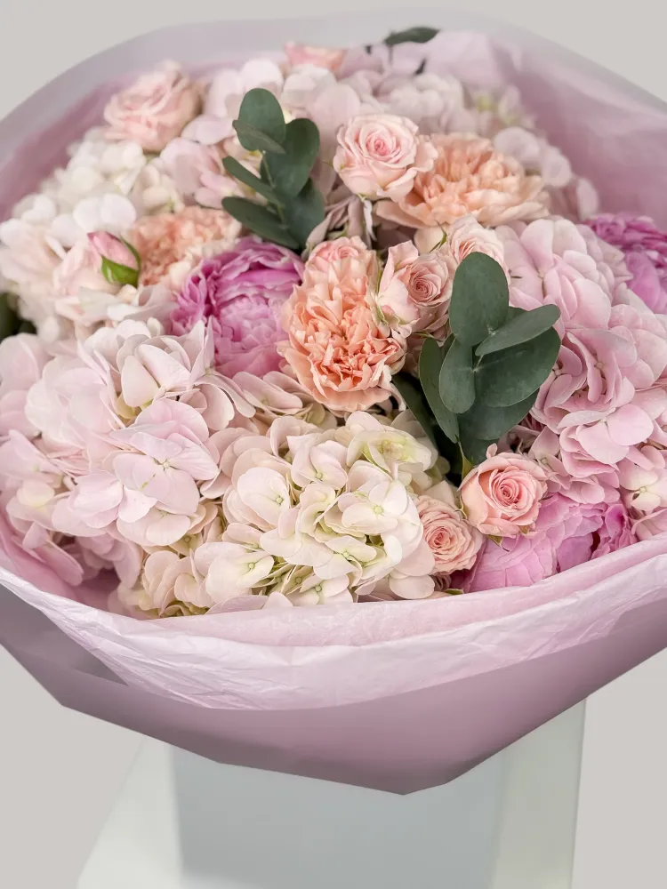 Blush pink hydrangea & rose bouquet
