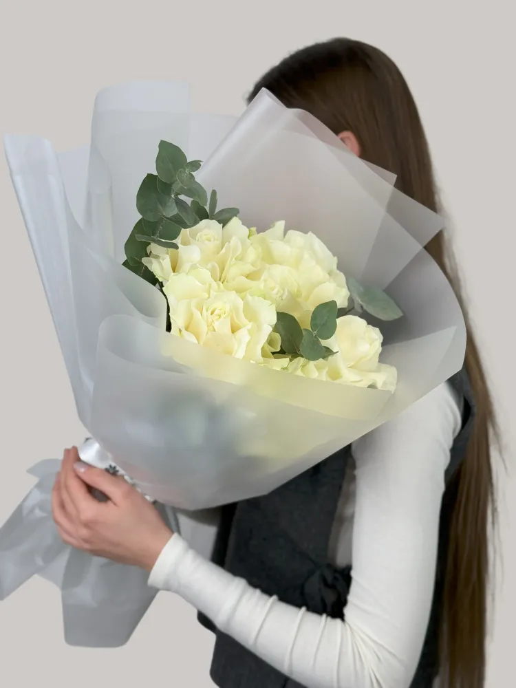6 white roses